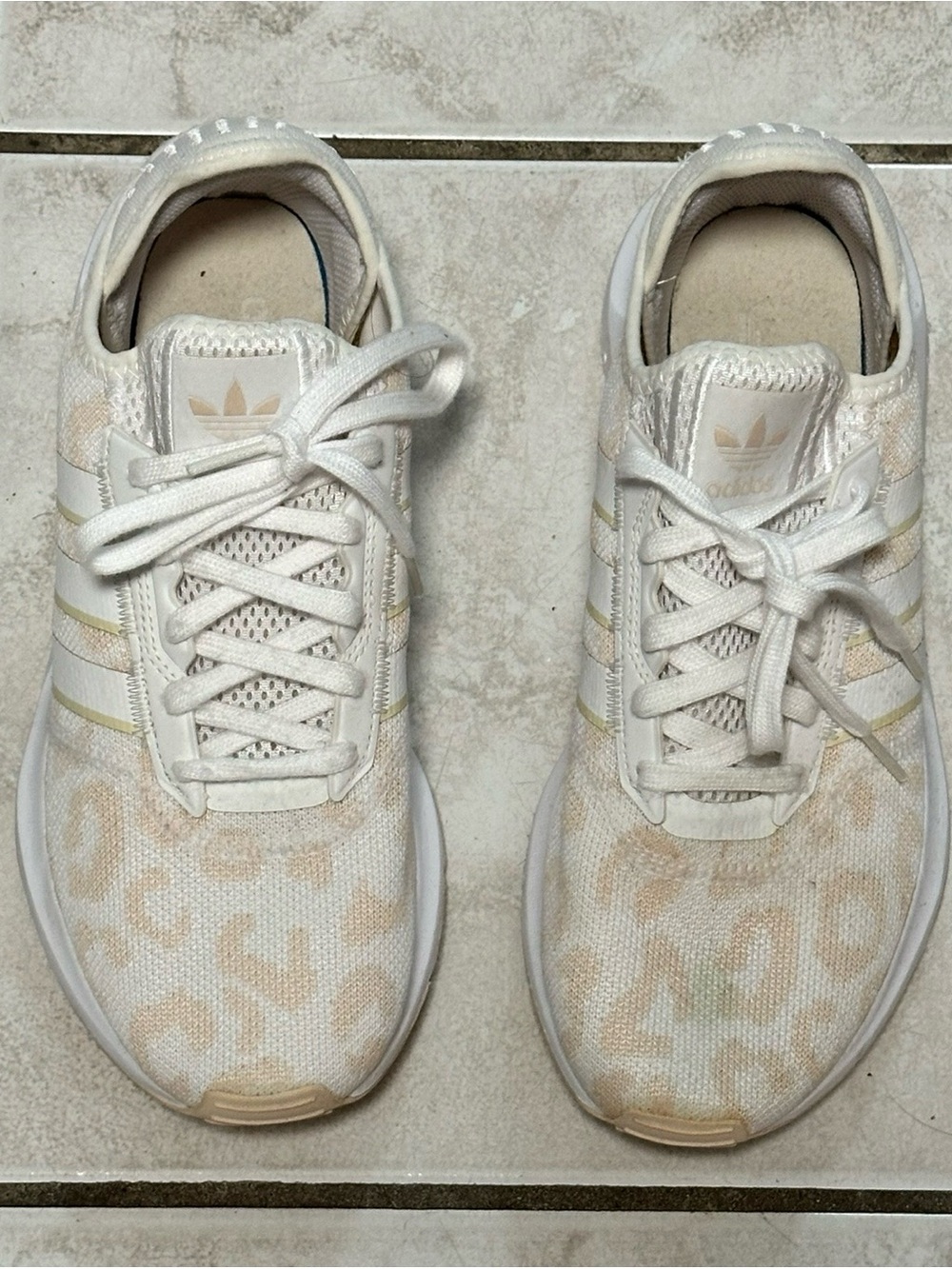 Adidas Swift Run White & Tan Leopard Print Sneakers – Women’s Size 8.5